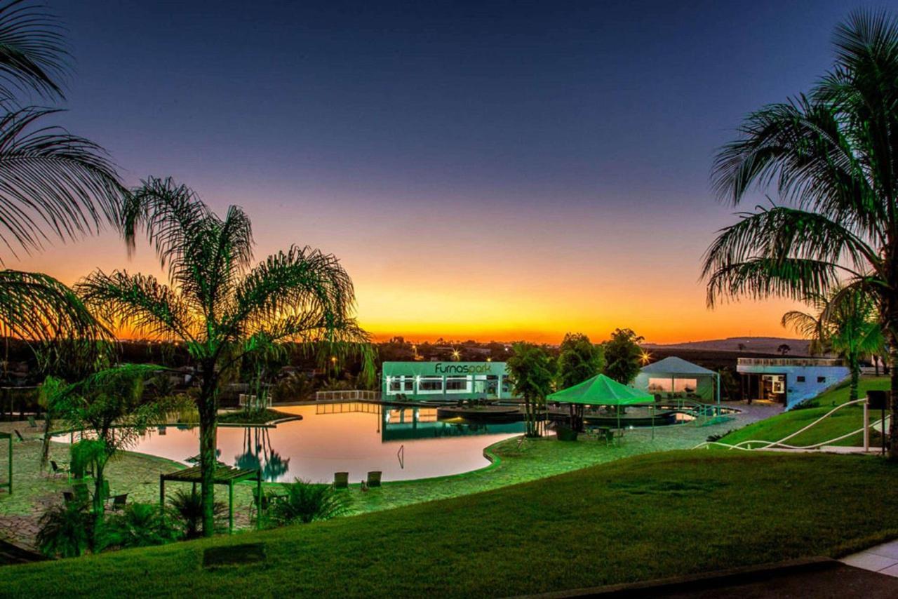 Ramada By Wyndham Furnaspark Formiga Bagian luar foto