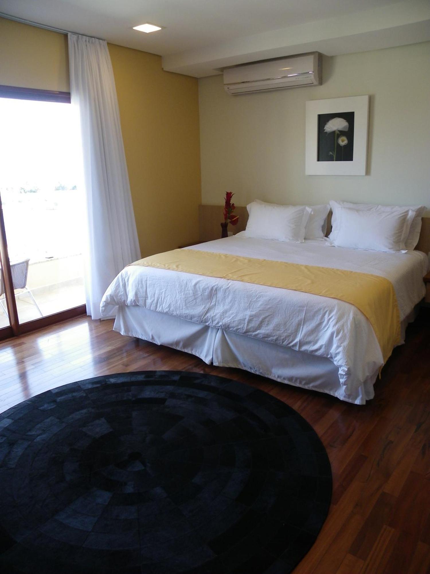 Ramada By Wyndham Furnaspark Formiga Bagian luar foto