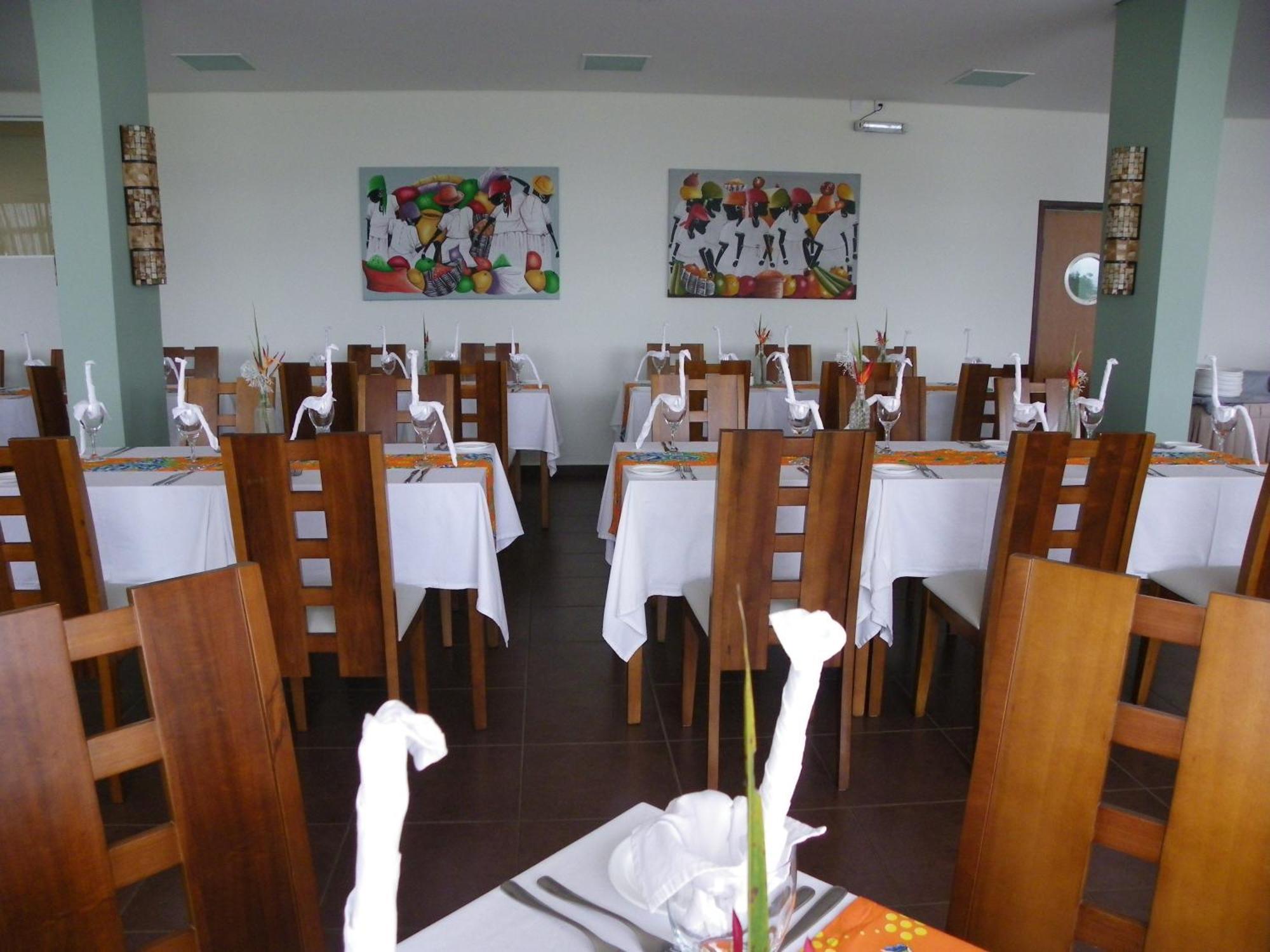 Ramada By Wyndham Furnaspark Formiga Bagian luar foto