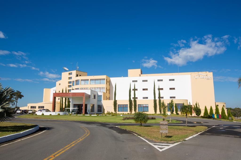 Ramada By Wyndham Furnaspark Formiga Bagian luar foto