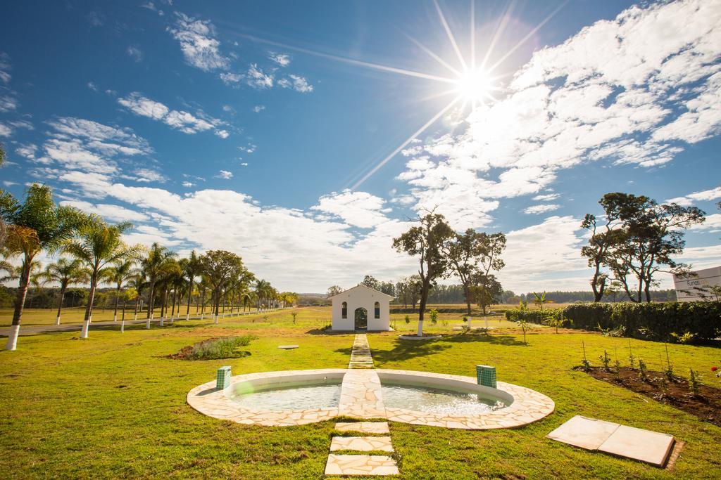 Ramada By Wyndham Furnaspark Formiga Bagian luar foto