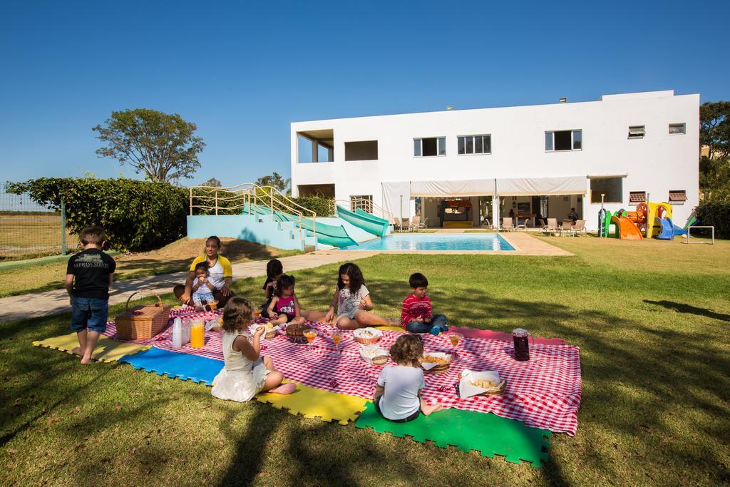 Ramada By Wyndham Furnaspark Formiga Bagian luar foto