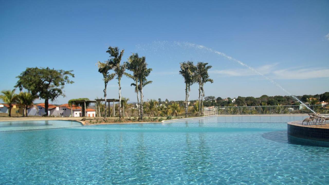Ramada By Wyndham Furnaspark Formiga Bagian luar foto